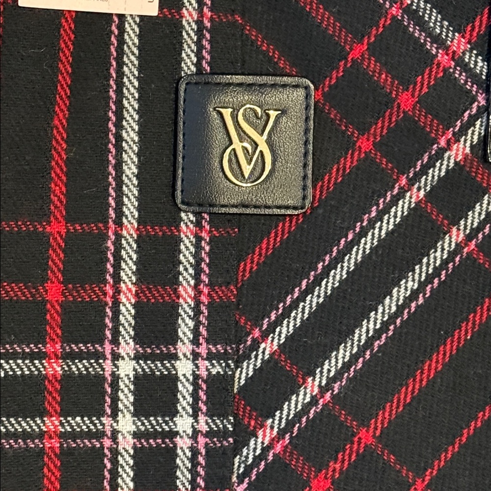 Victoria’s Secret Black & Red Plaid Tote Bag 13.75" x 22.83" x 7.375" Zip Top - Picture 6 of 12